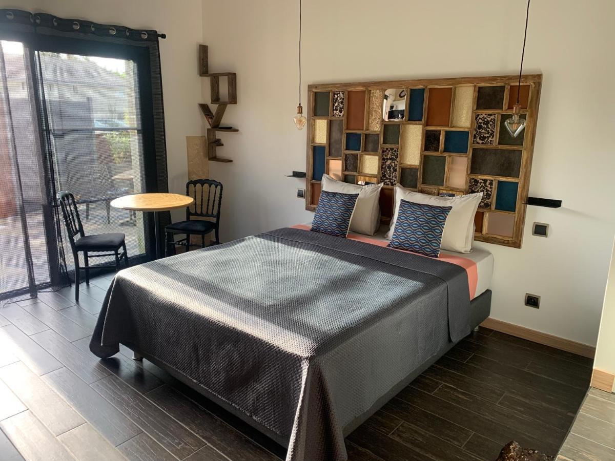Le Lovy , Studio Independant Avec Jacuzzi Cubnezais Extérieur photo