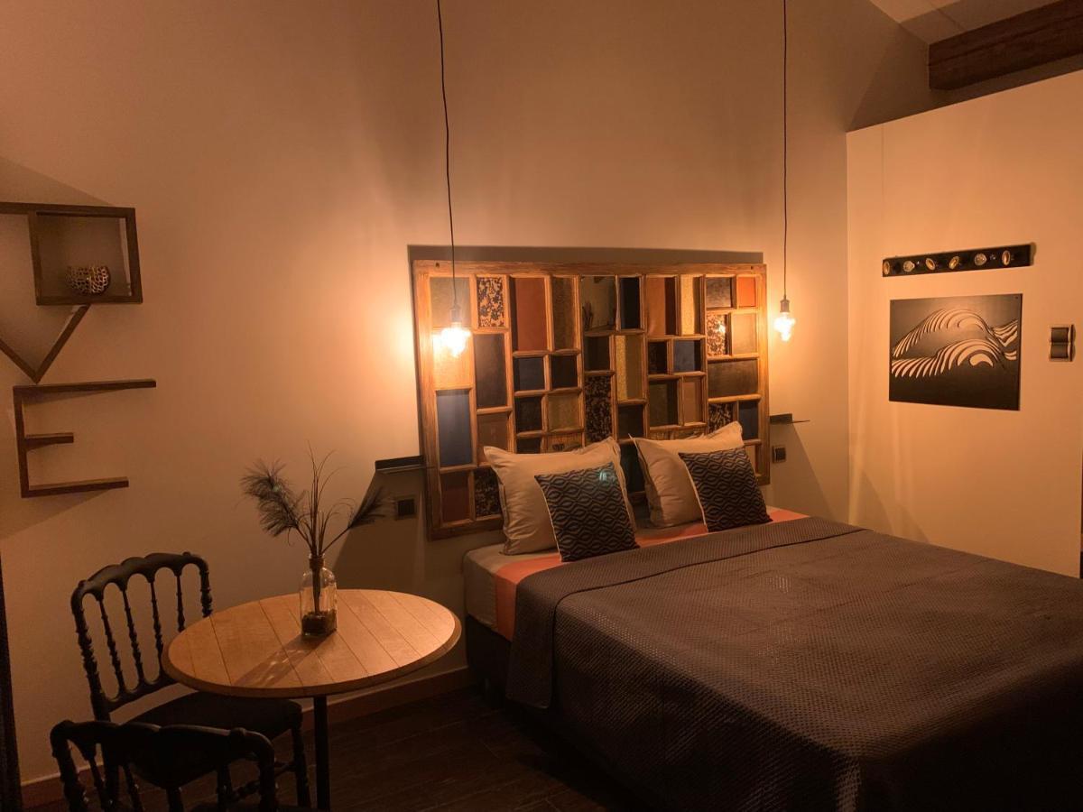 Le Lovy , Studio Independant Avec Jacuzzi Cubnezais Extérieur photo