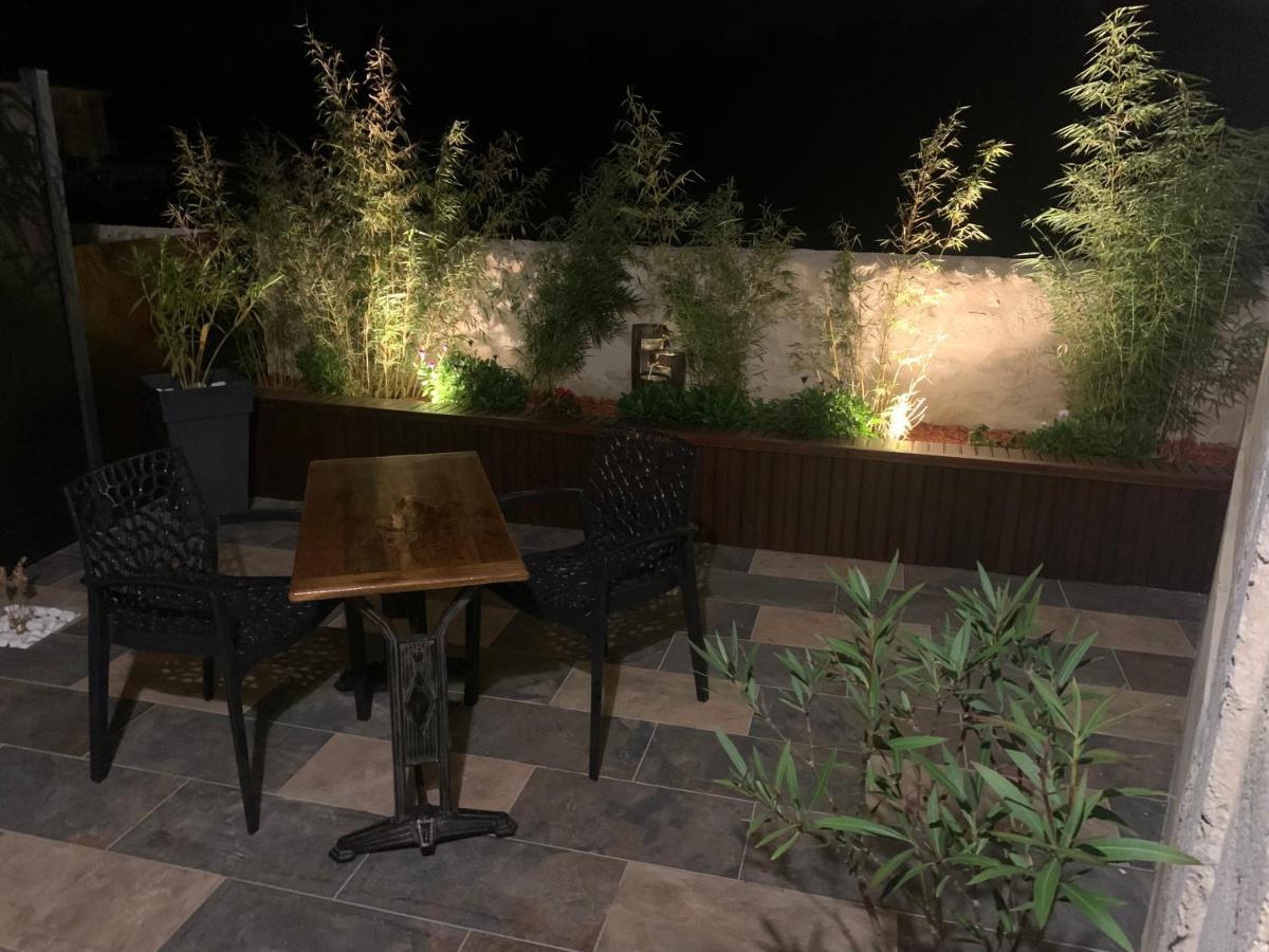 Le Lovy , Studio Independant Avec Jacuzzi Cubnezais Extérieur photo