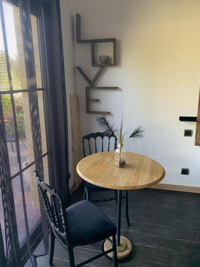 Le Lovy , Studio Independant Avec Jacuzzi Cubnezais Extérieur photo