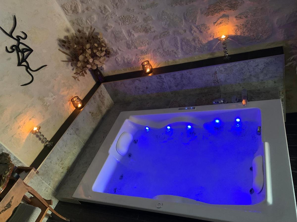 Le Lovy , Studio Independant Avec Jacuzzi Cubnezais Extérieur photo