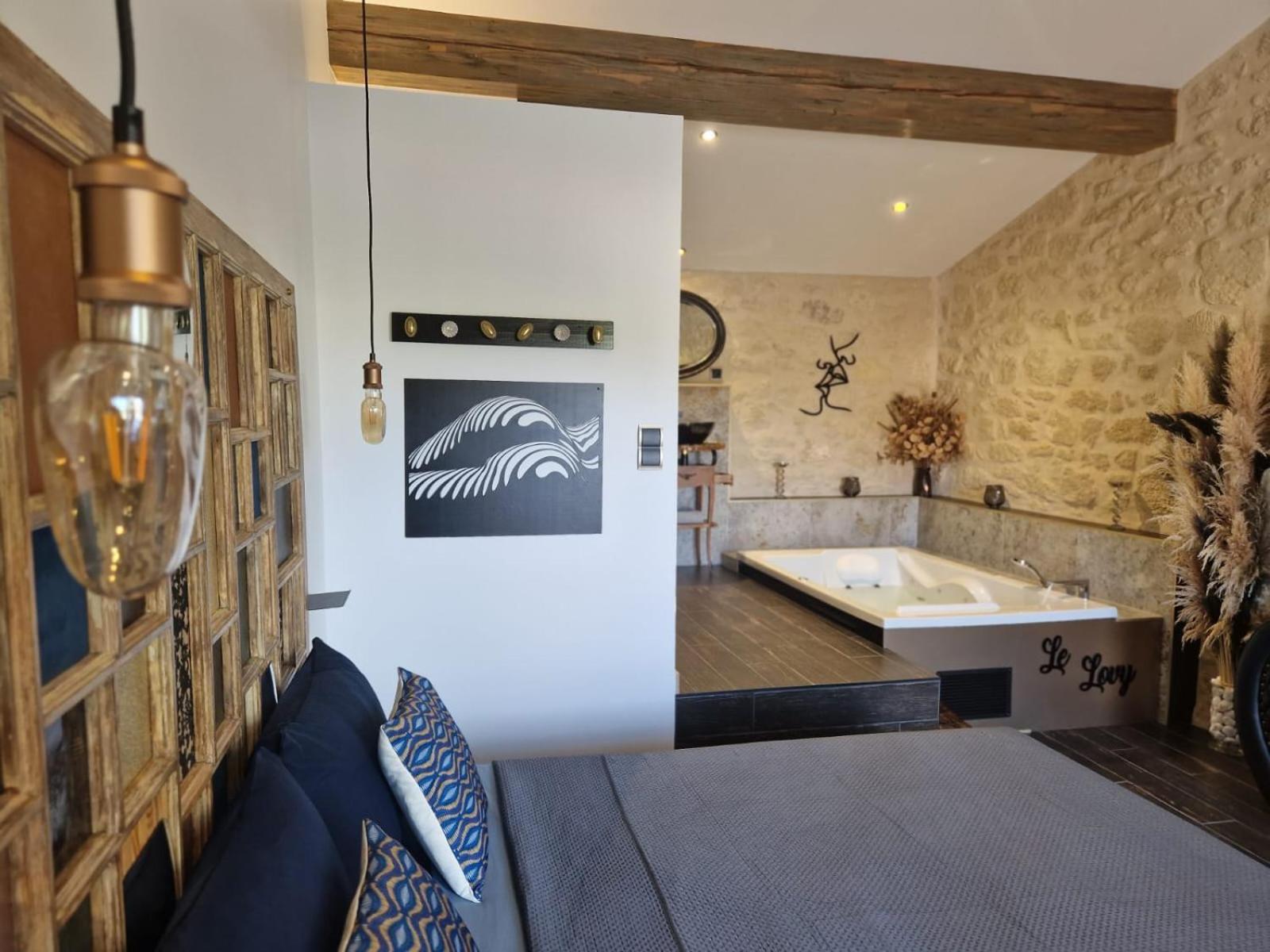 Le Lovy , Studio Independant Avec Jacuzzi Cubnezais Extérieur photo